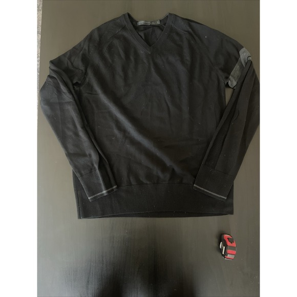 Icebreaker V Neck Sweater Men's Large Black Gray Merino Wool Sweatshirt  Outdoor - Picture 1 of 6